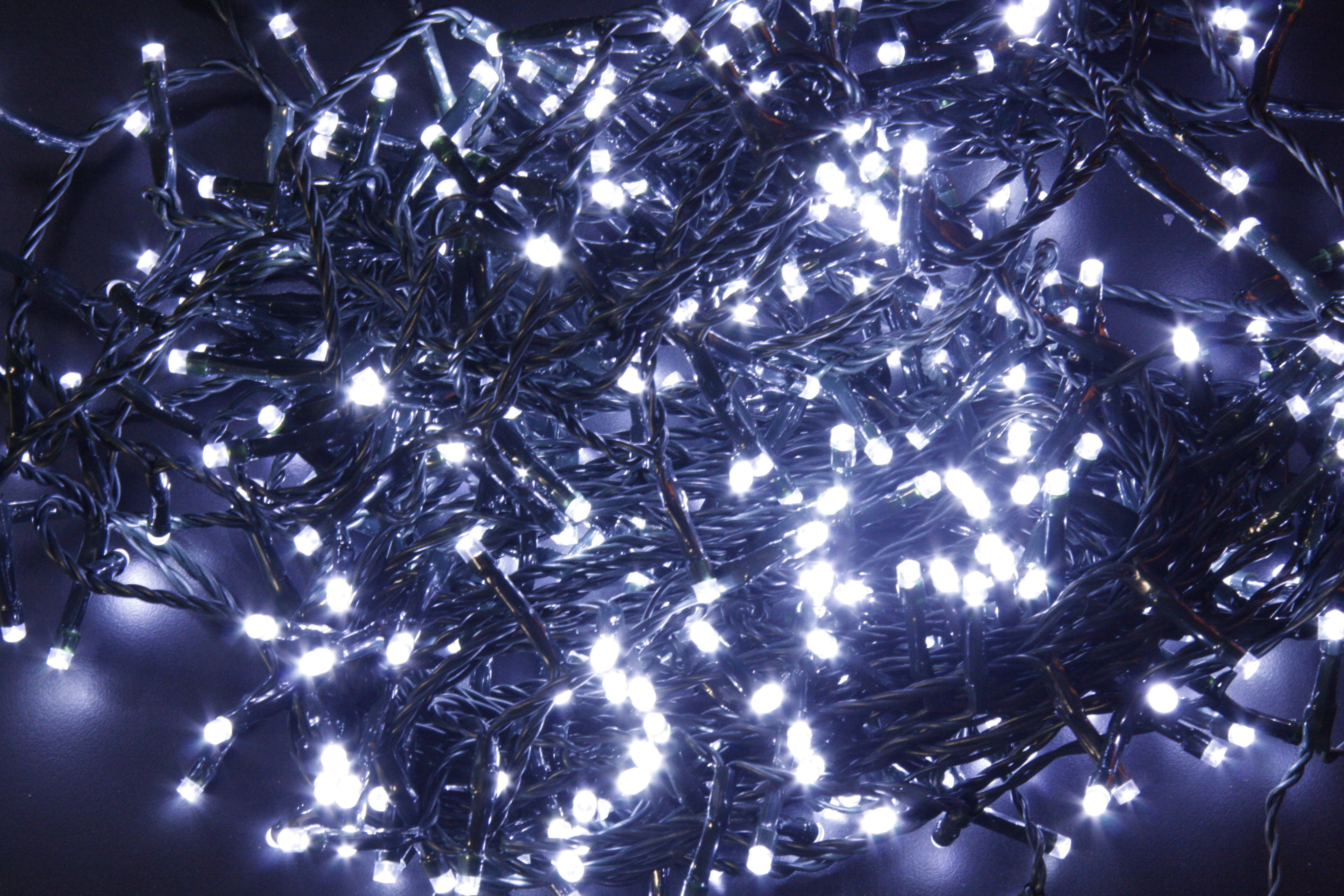 GIOCOPLAST NATALE SP - GCP13919000 100 LED BIANCHI CAVO SCURO, USO EST/INT,