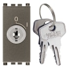 VIMAR SPA - VIW19086.CU.M PULSANTE 2P NO 16A + CHIAVE UNIF. METAL