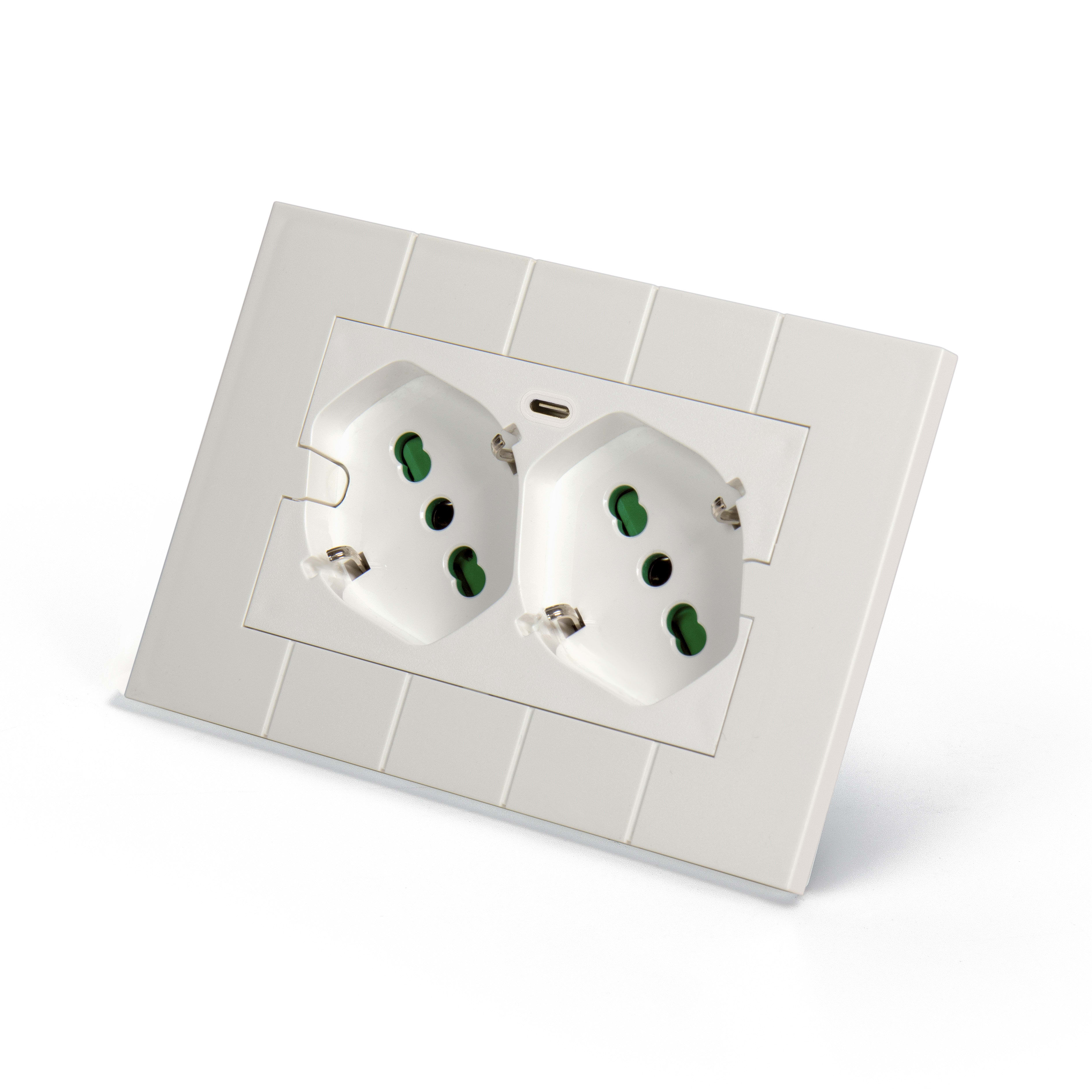 FANTON SRL - FME421000-59 MULT.2P40+1USB X SCAT.3 MOD.OPERA/LNW BI