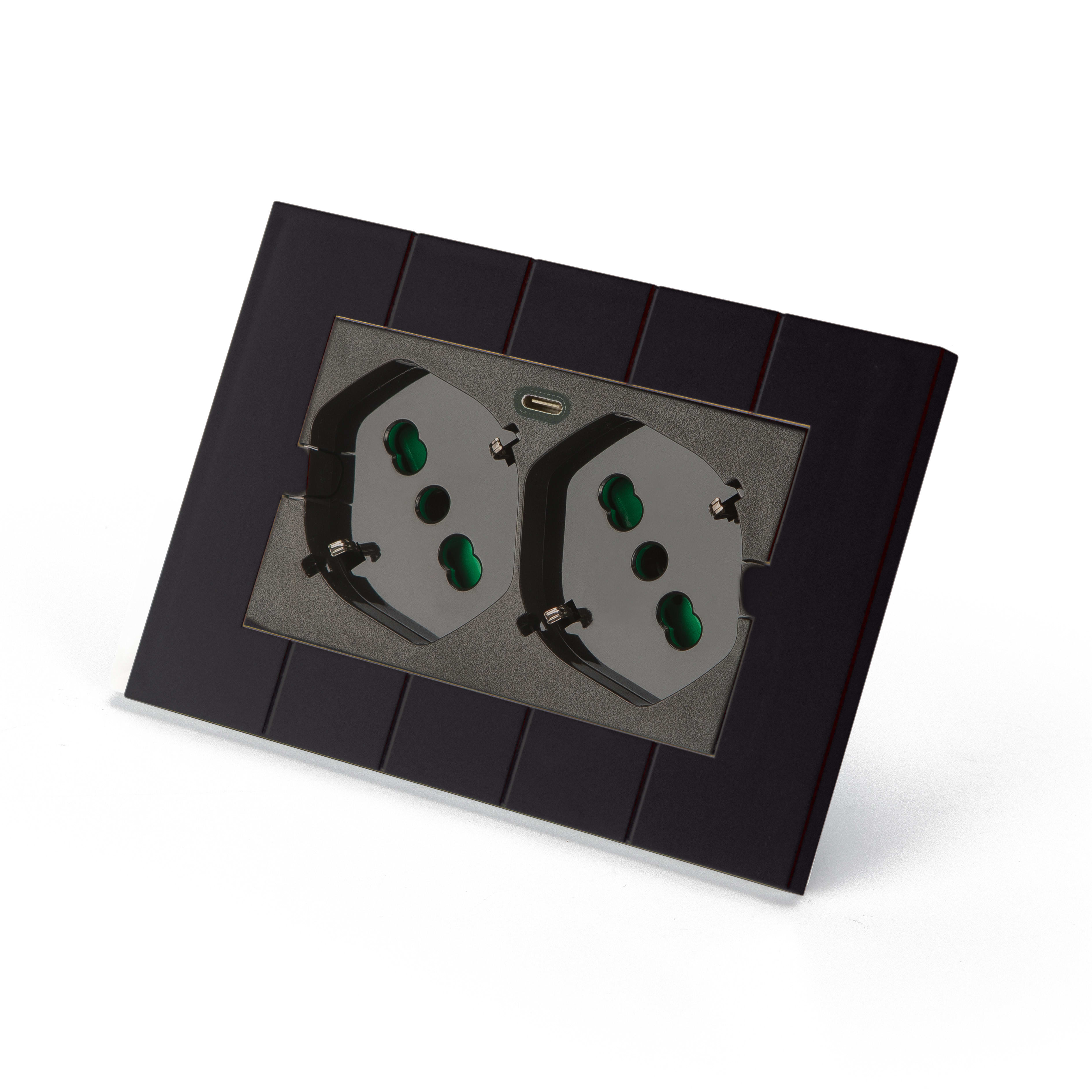 FANTON SRL - FME421000-60 MULT.2P40+1USB X SCAT.3 MOD.OPERA/LNW NE