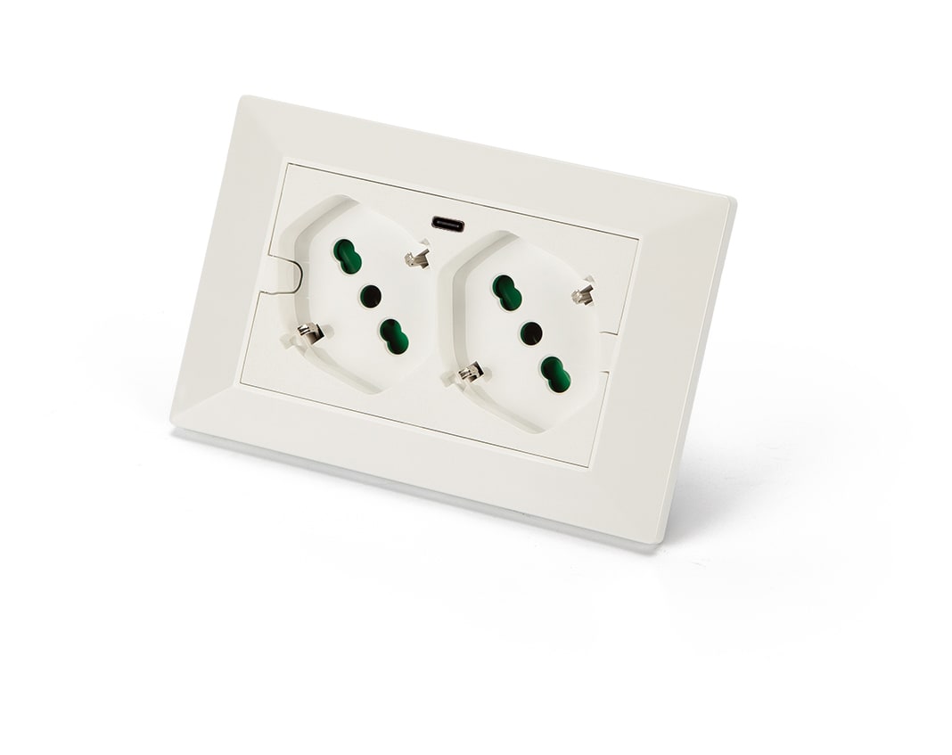 FANTON SRL - FME421000 MULT.2P40+1USB X SCAT.3 MOD.OPERA/PLA BI