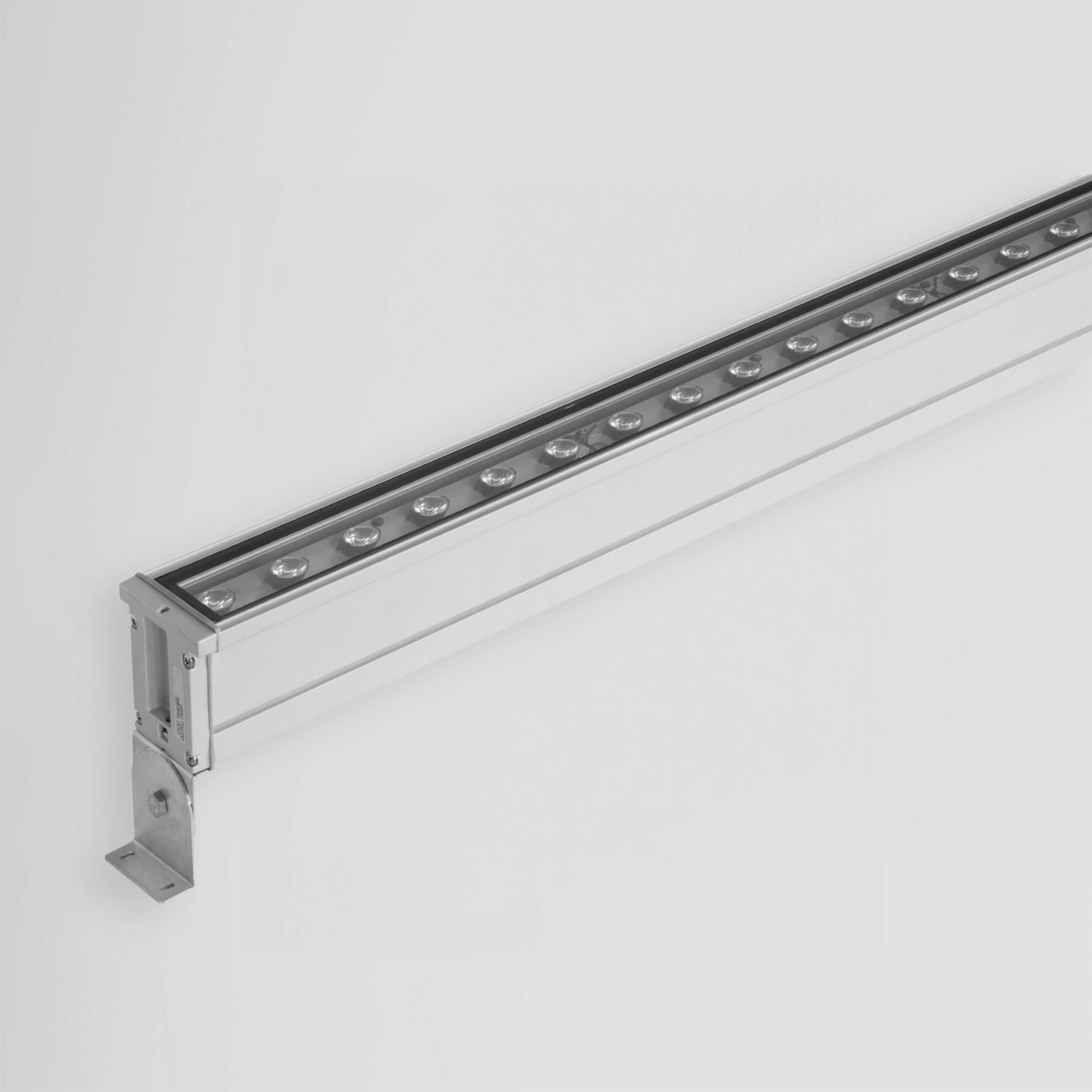 SIDE SPA - SDEE8951PS-LBC18 LONGLIGHT L960MM 24W 1315LM 3000K IP65 G