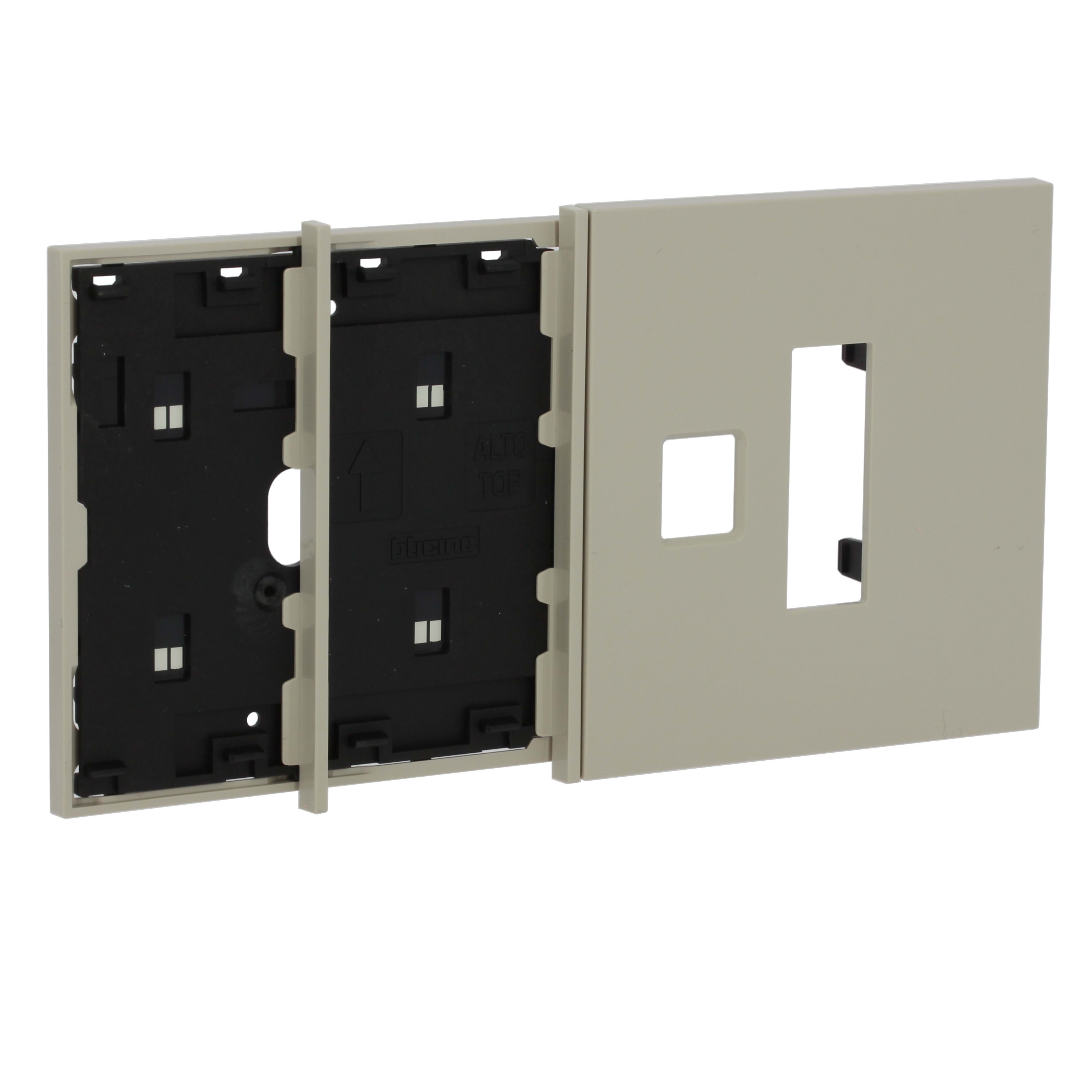 BTICINO - BTIKM8104M13C L.NOW FRAME 4M MOSTRINA PRESA + USB SABB