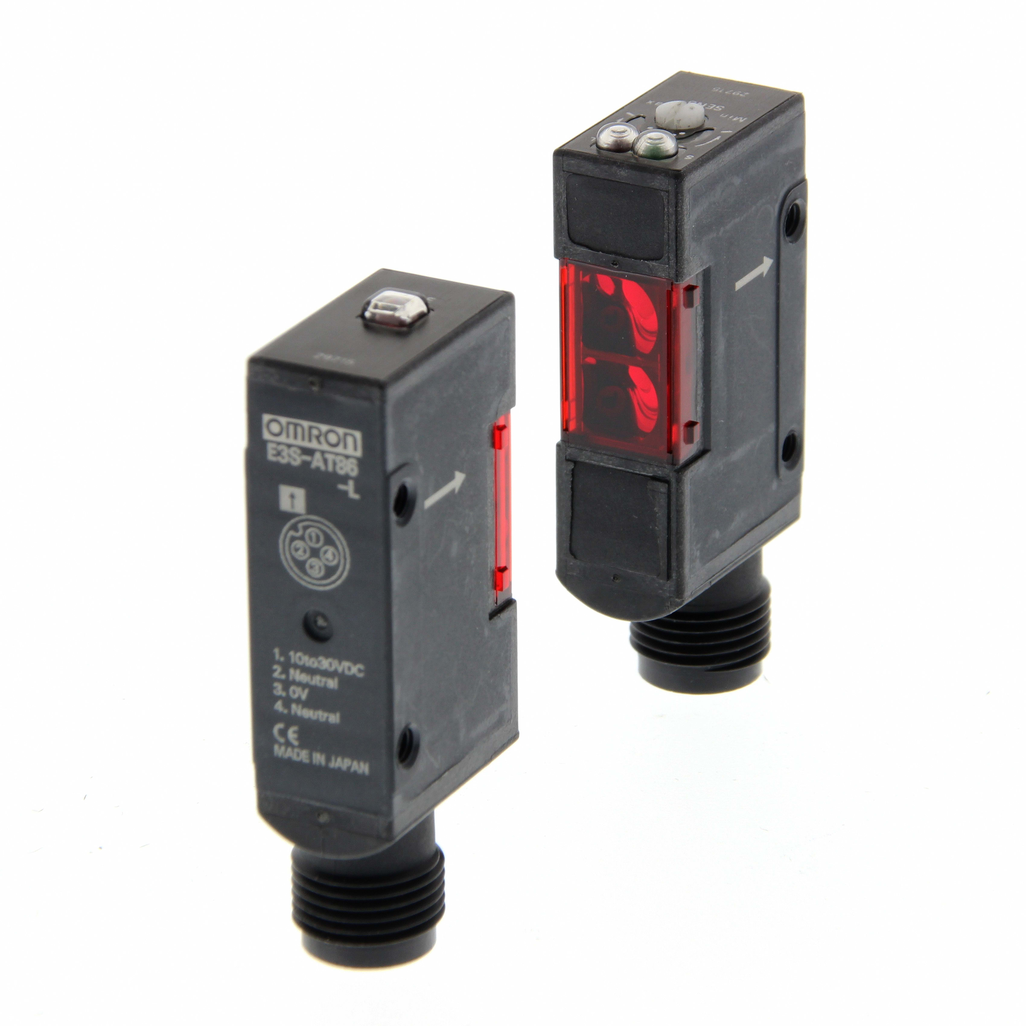 OMRON - OMRE3SAT86-13045800 SENSORE E3SA, RAD., SBAR.7M, PNP, CONN.