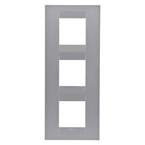 GEWISS - GEWGW16427VT PLACCA GEO INTERNATIONAL - IN TECNOPOLIMERO VERNICIATO - 2+2+2 POSTI VERTICALE - TITANIO - CHORUSMART