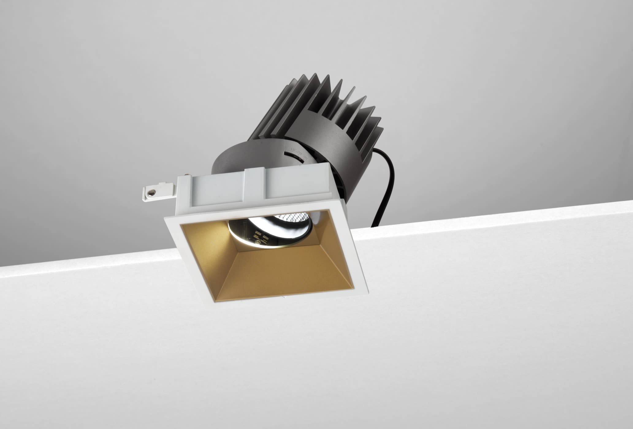 NOBILE ITALIA - NOBM1SA/CF/3K13/G6 INC.ORIEN. QUAD./C L100 13W 3K GD ON-OFF