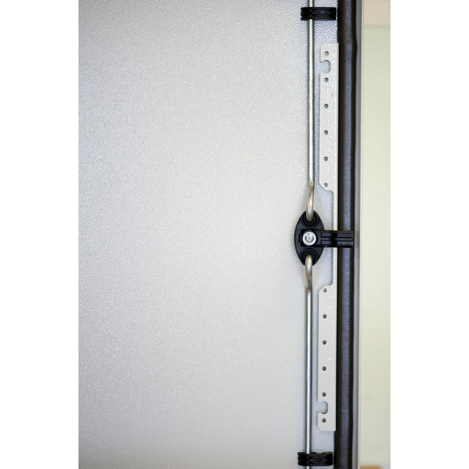 SCHNEIDER ELECTRIC - SNRNSYBTAS3D70 Attacchi a 3 punti per Spacial S3D, altezza 700mm