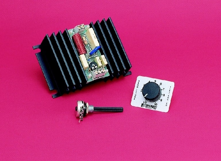 TECNEL TECNOLOGIE EL - TTETE7701 REG 1000W/230VCA CON ACCESSORI PSMRC