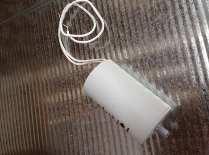 VTEK SRL - VAS41604A747 CONDENSATORE PER LAMPADE DA 20UF 250V