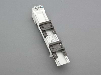 WOEHNER ELECTROTECHN - WOH32487000 ADATT. EC, 32A, MORS. A MOLLA, 2DIN, 260