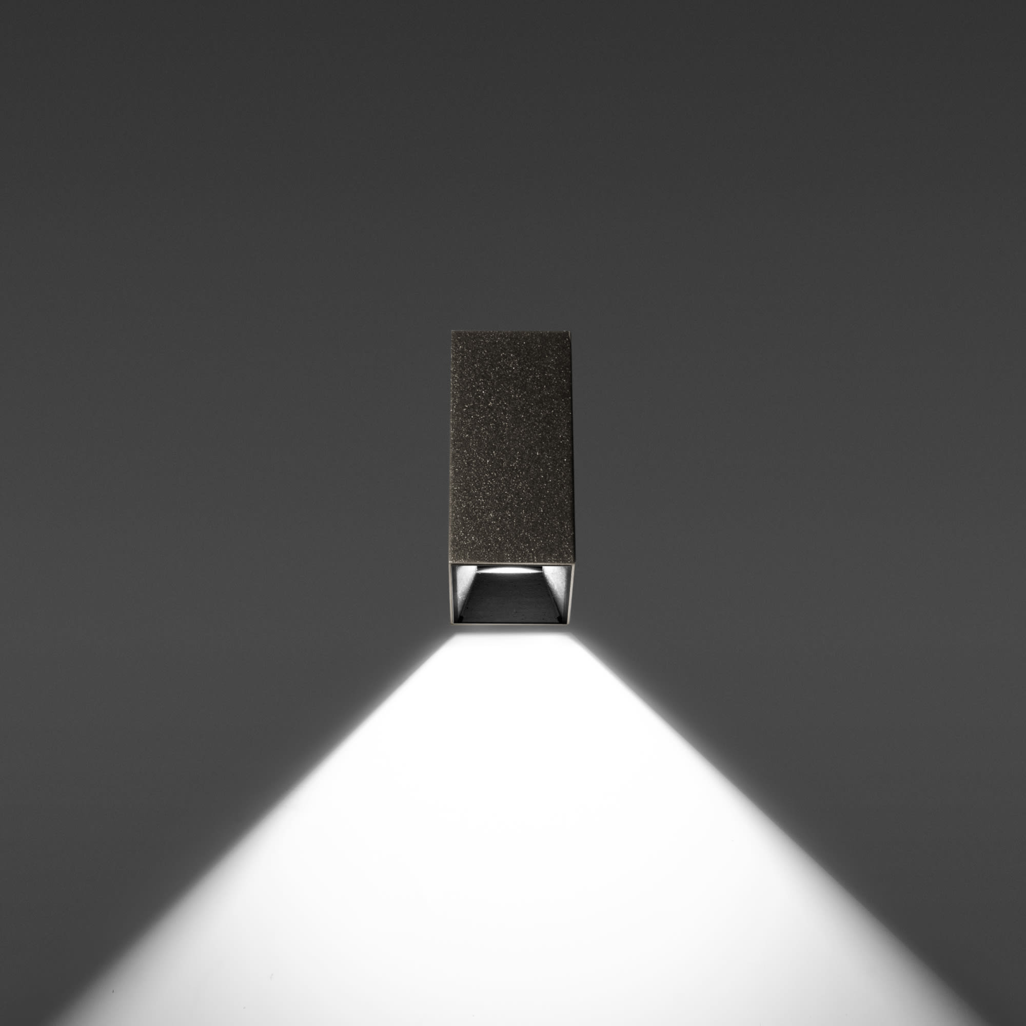 SIMES SPA - SMVS.2550H.20 APPLY RETT 1FIN+COB 927 230V BRO