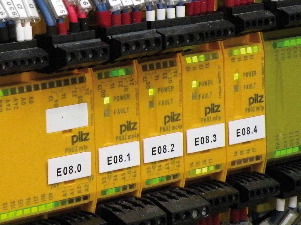 CEMBRE SPA - CEM49244 TARGHETTA ADESIVA PER COMPONENTI, PREFUSTELLATA, IN PVC RIGIDO, 20x72mm, GIALLO PVC10050YE